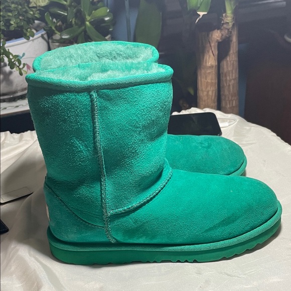 UGG Classic Short ll Boots In Emerald Green Suede and Sheepskin. - Picture 3 of 13